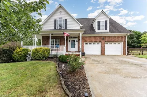 174 Longwood Dr, Advance, NC 27006