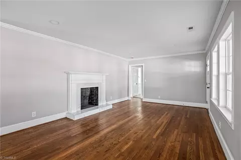 Living - 116 Knight St, King, NC 27021 photo 5 of 6