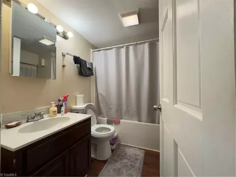 Bath - 425 Tate St, High Point, NC 27260 photo 2 of 2
