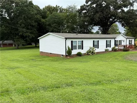 6064 Nc Highway 66, King, NC 27021 photo 4