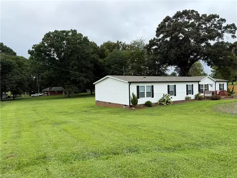 6064 Nc Highway 66, King, NC 27021 photo 3