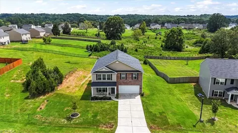 155 Rebecca Ave, Lexington, NC 27295