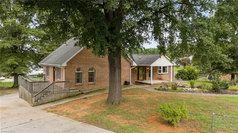 525 David Smith Rd, Winston Salem, NC 27127