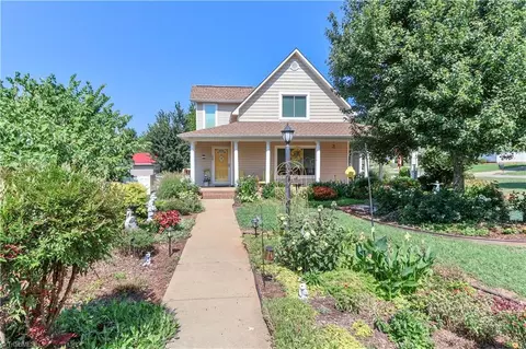139 Valencia Ln, Statesville, NC 28625
