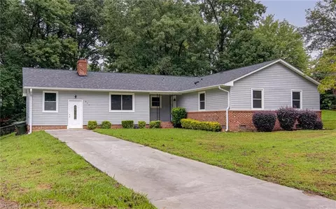 417 Woodlake Dr, Greensboro, NC 27406