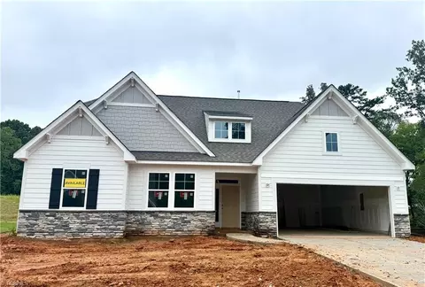 8111 Burberry Trl, Clemmons, NC 27012