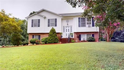 341 Woodbridge Dr, Mount Airy, NC 27030