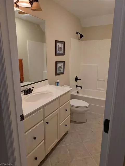 4134 Coachmans Ct, High Point, NC 27265 photo 13