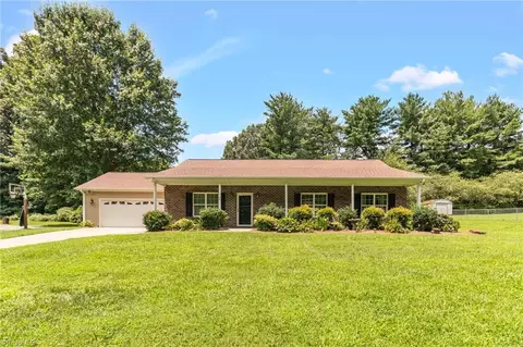 738 Korner Rock Rd, Kernersville, NC 27284