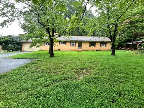 1235 Fairview Dr, Lexington, NC 27292