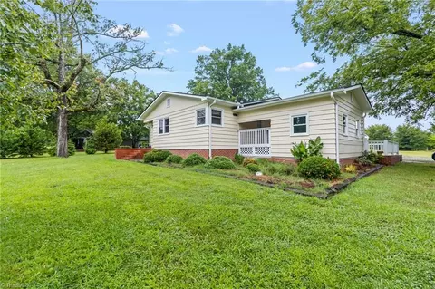 7075 Midway School Rd, Thomasville, NC 27360