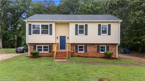 4376 Oak Ridge Dr, Winston Salem, NC 27105