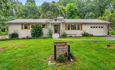 1129 Twin Oak Dr, Winston Salem, NC 27105