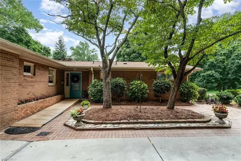 621 Quarterstaff Rd, Winston Salem, NC 27104