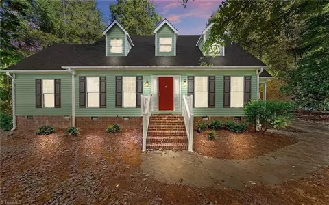 3214 Cornwallis Dr W, Greensboro, NC 27410
