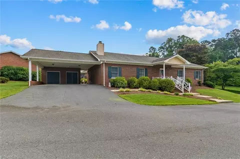 2029 Main St N, Mount Airy, NC