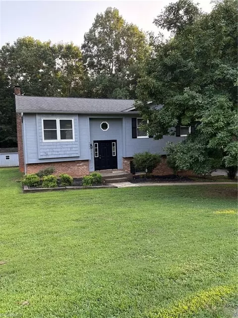 5046 Fleetwood Cir, Winston Salem, NC 27106