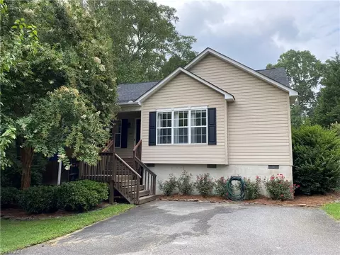 113 Bell Dr, Thomasville, NC 27360