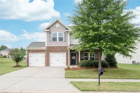 4578 Wedge Dr, Pfafftown, NC 27040