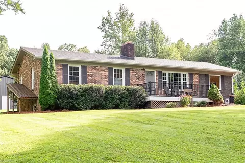 838 Hiatt Rd, Mount Airy, NC 27030