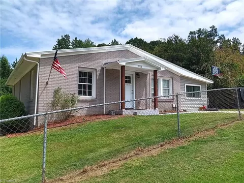 866 Mountain Rd, Asheboro, NC 27205