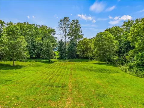 528 Main St, Pilot Mountain, NC 27041 photo 15