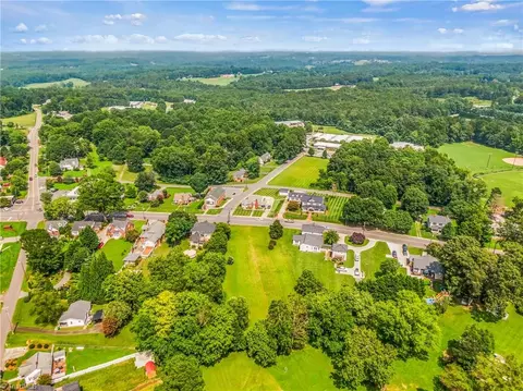 528 Main St, Pilot Mountain, NC 27041 photo 8