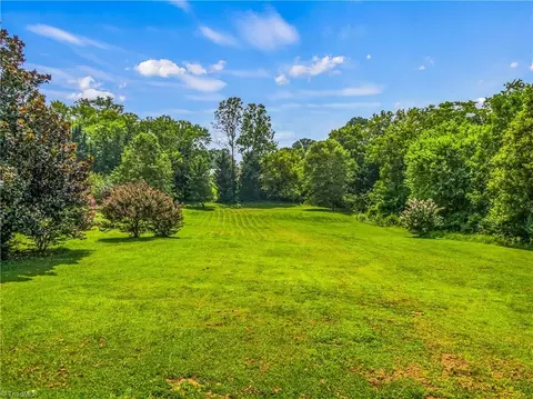 528 Main St, Pilot Mountain, NC 27041 photo 13