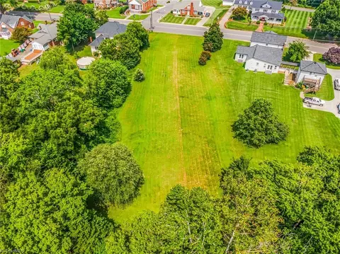 528 Main St, Pilot Mountain, NC 27041 photo 11