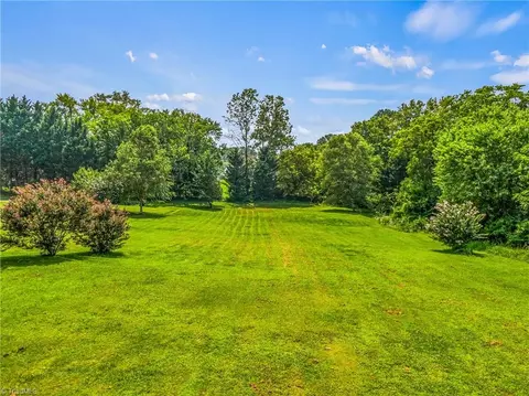 528 Main St, Pilot Mountain, NC 27041 photo 14