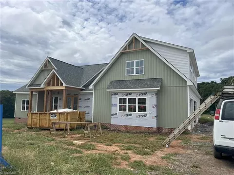 7613 Dovefield Dr, Stokesdale, NC 27357