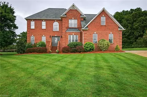 1204 Davenport Ct, Kernersville, NC 27284
