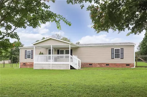 7403 Elmont Ct, Browns Summit, NC 27214