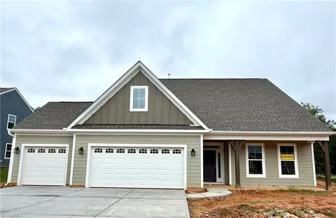 8118 Burberry Trl, Clemmons, NC 27012