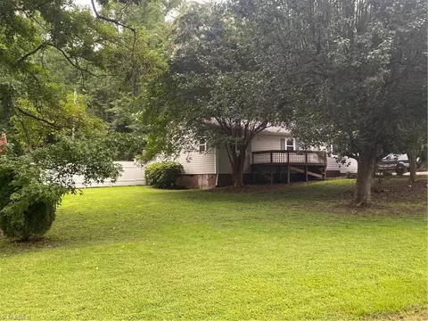 Exterior - 4966 Fairview Ct, Trinity, NC 27370 photo 4 of 17