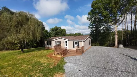 1040 Pink Smith Rd, Walnut Cove, NC 27052