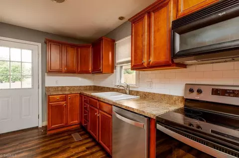 Kitchen - 4043 Rollingwood Dr, Trinity, NC 27370 photo 1 of 2