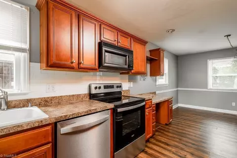 Kitchen - 4043 Rollingwood Dr, Trinity, NC 27370 photo 2 of 2