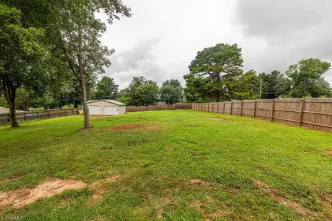 Exterior - 4043 Rollingwood Dr, Trinity, NC 27370 photo 3 of 5