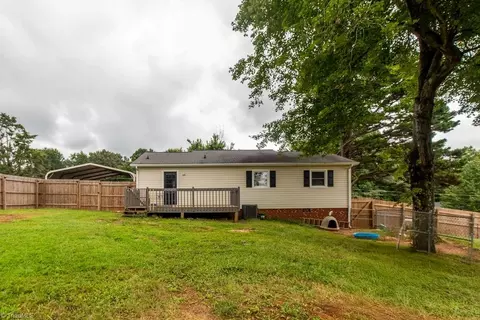 Exterior - 4043 Rollingwood Dr, Trinity, NC 27370 photo 2 of 5