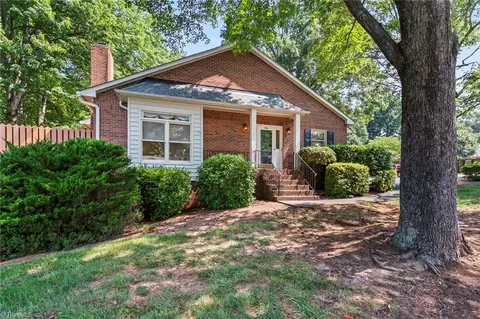 1916 Cliff Pointe Ct, Winston Salem, NC 27106
