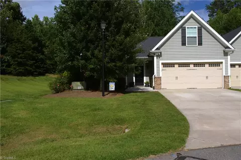 5104 Moseley Dr, Clemmons, NC 27012