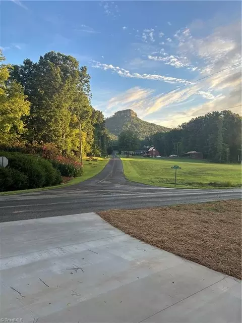 190 Old Pinnacle Hotel Rd, Pinnacle, NC 27043