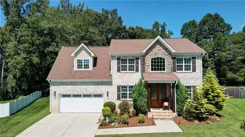 6121 Heathbrook Ln, Kernersville, NC 27284
