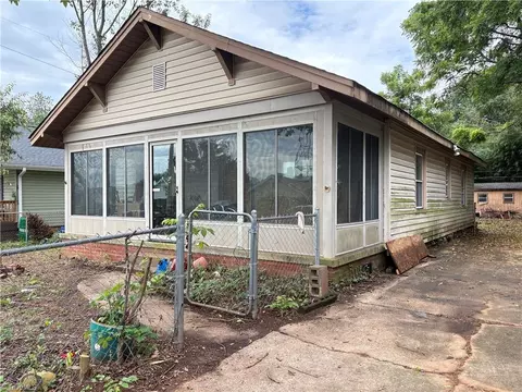 1610 Walker Pl, High Point, NC 27260