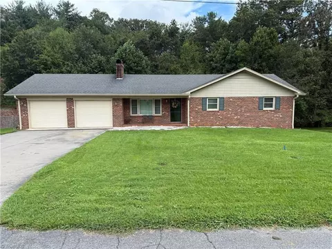 286 Raven Laurel Dr, Wilkesboro, NC 28697