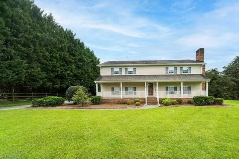 858 Sedge Garden Rd, Kernersville, NC 27284
