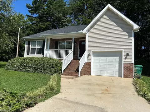 3901 Valencia Ct, Jamestown, NC 27282