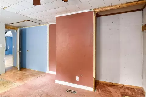 Bedroom - 1070 Tom Gordon Rd, King, NC 27021 photo 3 of 4