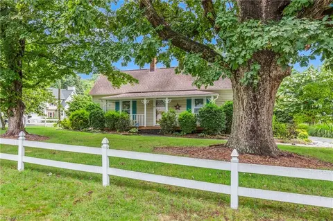 435 Lynhaven Dr, Winston Salem, NC 27104